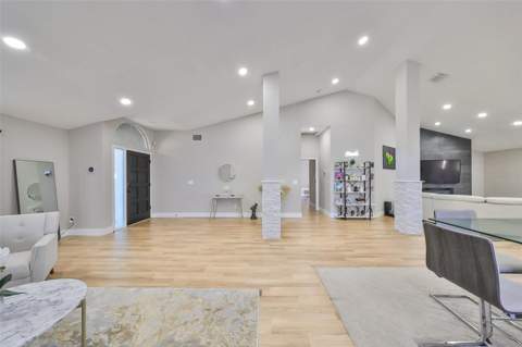 9309 Hampshire Park Drive, Tampa FL - photo 8 of 45