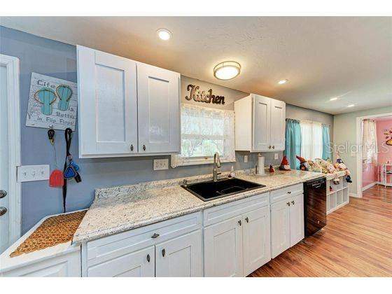 3 bedroom Mobile Home at 921 Faith Circle #40, Country Retreat Co-Op, Bradenton — photo 3