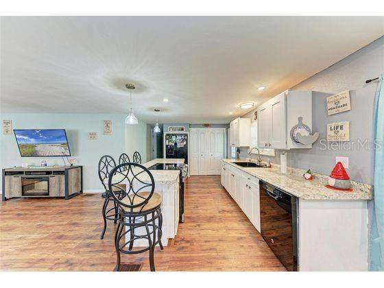 3 bedroom Mobile Home at 921 Faith Circle #40, Country Retreat Co-Op, Bradenton — photo 5