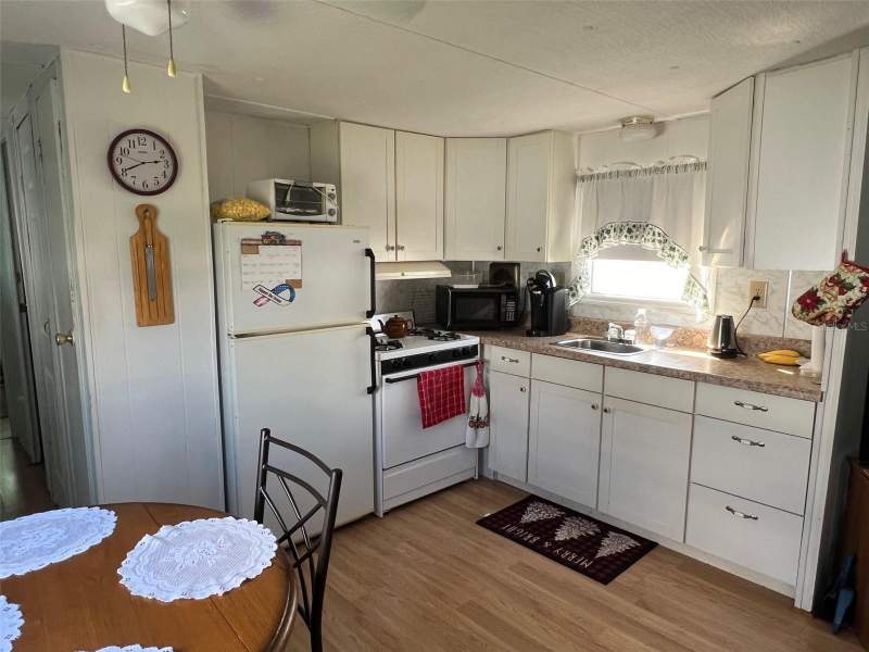 1 bedroom Mobile Home at 12674 Seminole Boulevard #C6, Midway Trailer Court Unrec, Largo — photo 4