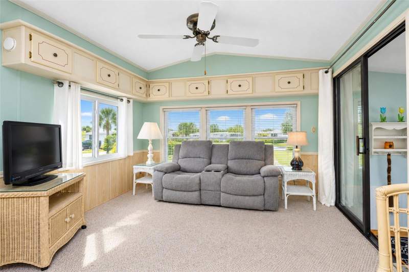 1 bedroom Manufactured Home at 39 Crown Point Drive, Kings Gate Sec I, Nokomis — photo 4