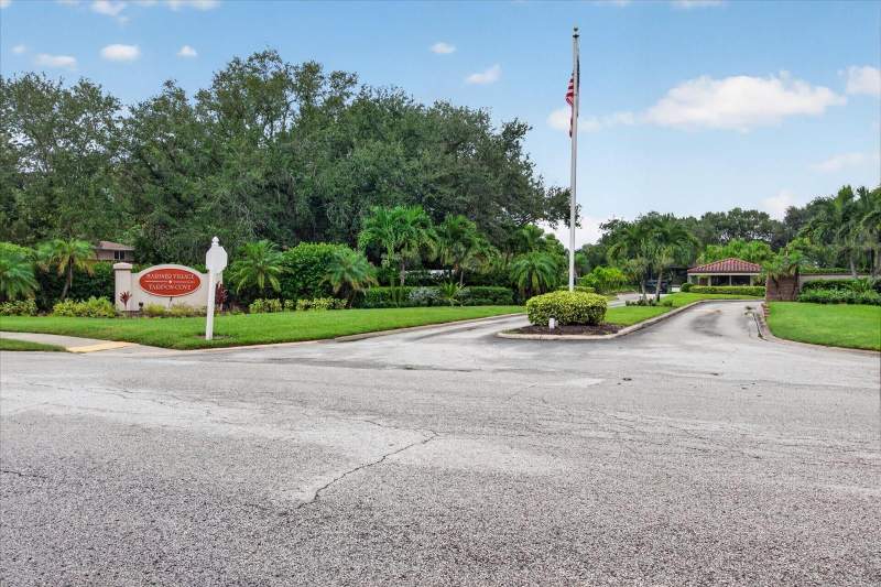 2 bedroom Condominium at 1800 Mariner Drive #4, Tarpon Cove Condo, Tarpon Springs — photo 4