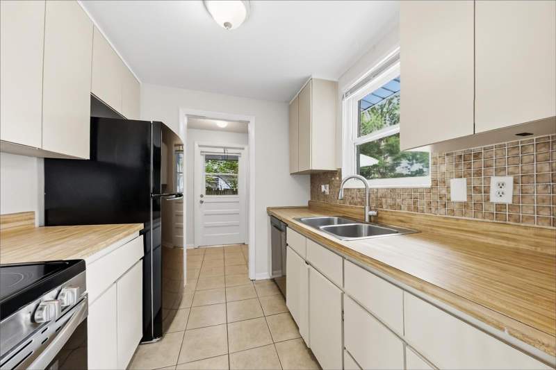2 bedroom Single Family Residence at 10021 Hayes Street, Spring Hill, Spring Hill — photo 5