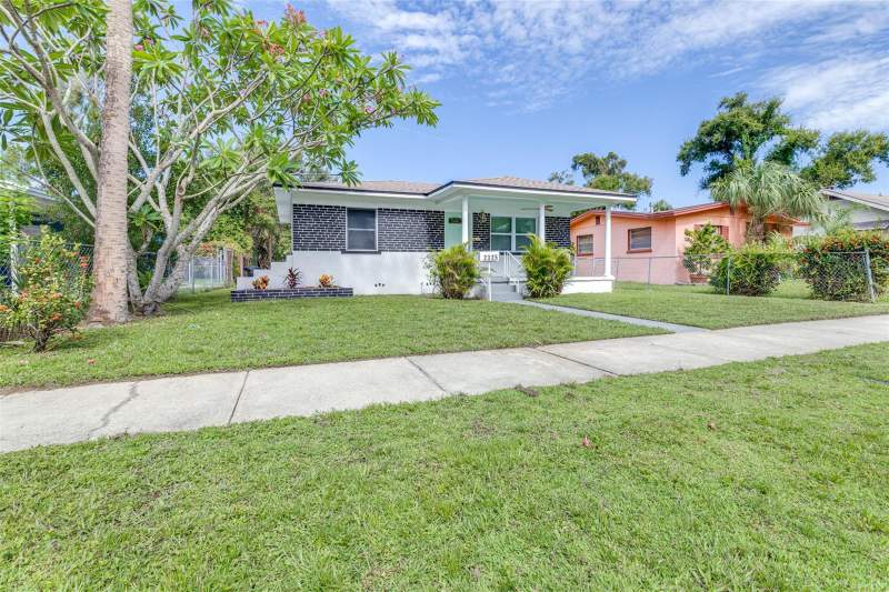 3 bedroom Single Family Residence at 2325 Highland Street, Welshs Lakeview, St Petersburg — photo 2