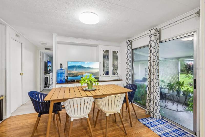 2 bedroom Manufactured Home at 8807 Sheldon West Drive, Sheldon West Mh Community, Tampa — photo 5