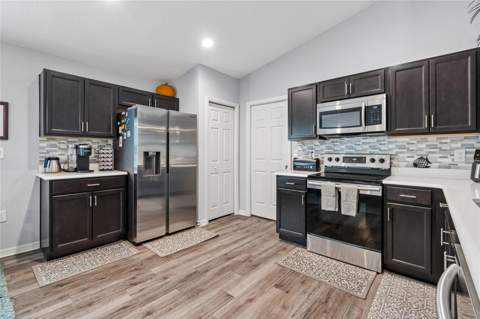 6917 Gideon Circle, Zephyrhills FL - photo 12 of 58