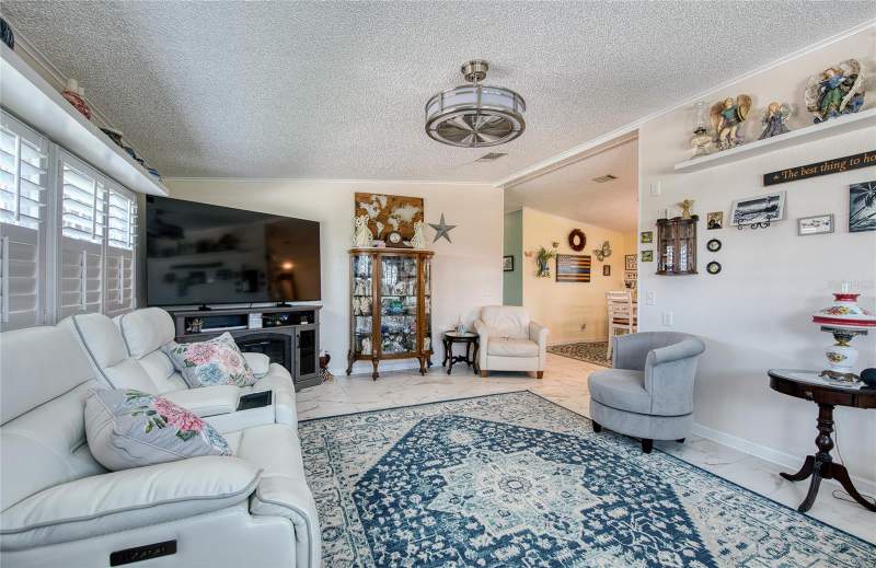 2 bedroom Manufactured Home at 214 Dolphin Drive, Gull-Aire Village, Oldsmar — photo 4