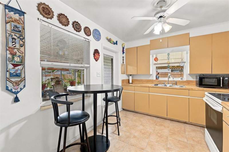 2 bedroom Single Family Residence at 907 42nd Street, Country Club Manor, Bradenton — photo 5