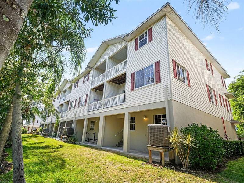 4 bedroom Townhouse at 3325 10th Lane, Riverbay Twnhms Ph One, Palmetto — photo 4