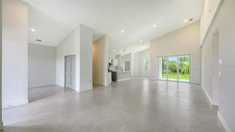 4 bedroom Single Family Residence at 8181 Tecumseh Circle, Port Charlotte Sec 093, Port Charlotte — photo 3