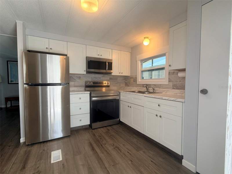 2 bedroom Manufactured Home at 2191 Ca D Oro Drive #38, Venetian Estates, Sarasota — photo 5