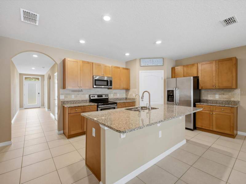 4 bedroom Single Family Residence at 209 Tanglewood Drive, Summers Corner, Davenport — photo 3