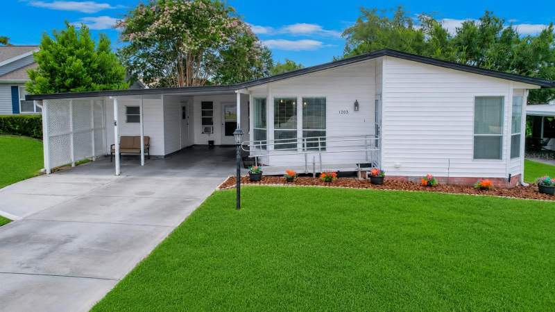 1203 GRANADA COURT home for sale in Lady Lake Orange Blossom Gardens