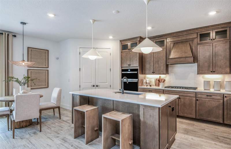5 bedroom Single Family Residence at 13710 Brookside Haven Street, Spencer Glen North, Riverview — photo 4
