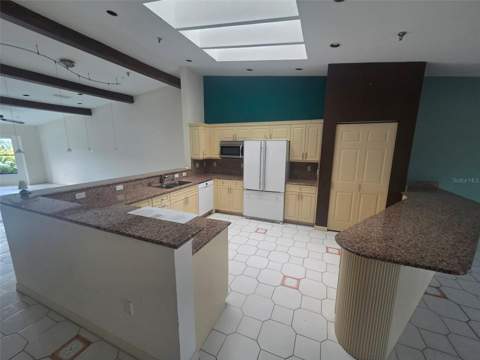 2321 Harbour Oaks Drive, Longboat Key FL - photo 8 of 37
