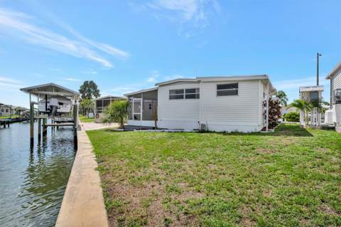 162 S Saint Thomas Circle, Apollo Beach FL - photo 6 of 26