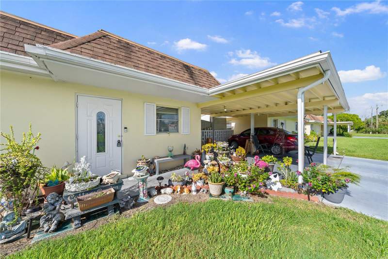 2 bedroom Single Family Residence at 2208 Gardenia Way, Camille Gardens 03, Lehigh Acres — photo 4