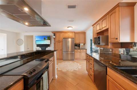 4223 Royal Palm Drive, Bradenton FL - photo 18 of 53