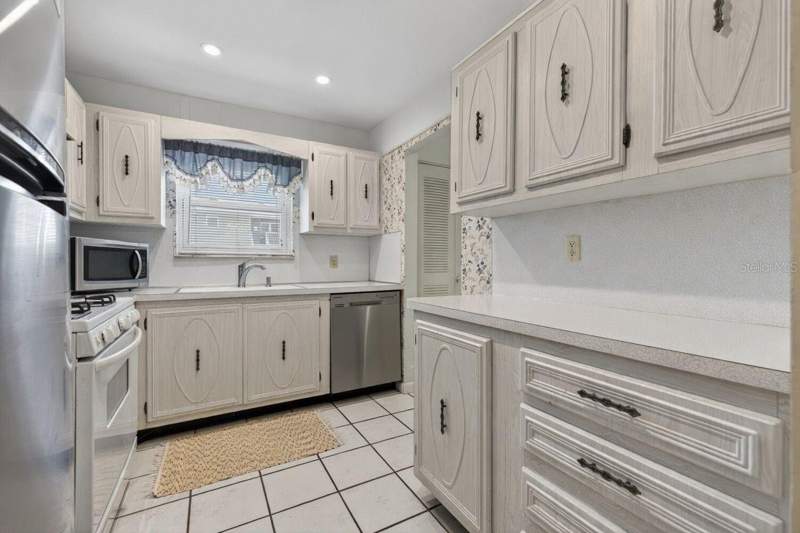 2 bedroom Condominium at 5357 81st Street #12, Paradise Shores, St Petersburg — photo 3
