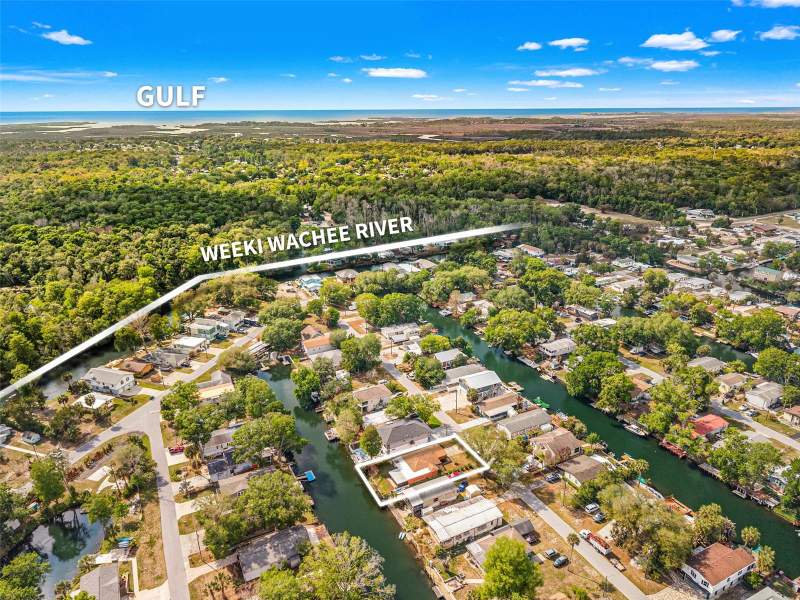 Weeki Wachee River Retreats