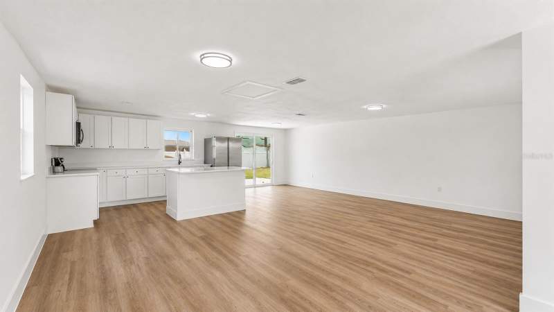 3 bedroom Single Family Residence at 1726 Cordova Circle, Tradewinds 4th Add, Lakeland — photo 4