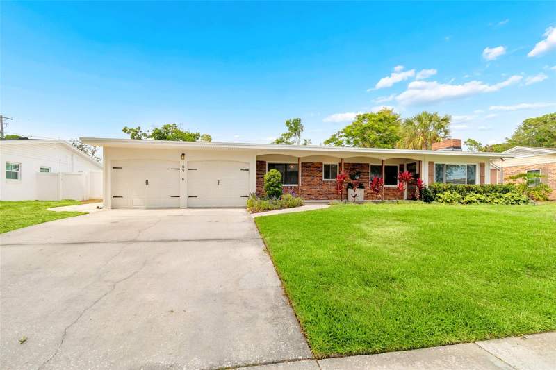 10916 CARROLLWOOD DRIVE home for sale in Carrollwood