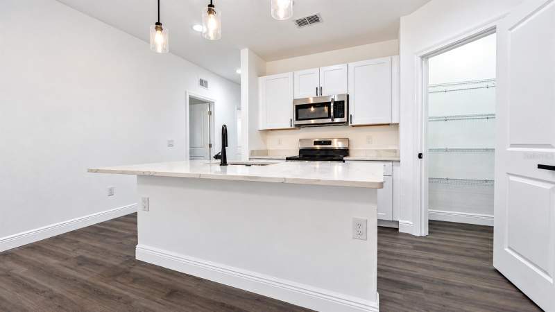 4 bedroom Single Family Residence at 1028 S Terry Avenue, Woodlawn Sub, Lakeland — photo 4