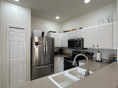 3815 Parkridge Circle #2-203, Sarasota FL - photo 11 of 20