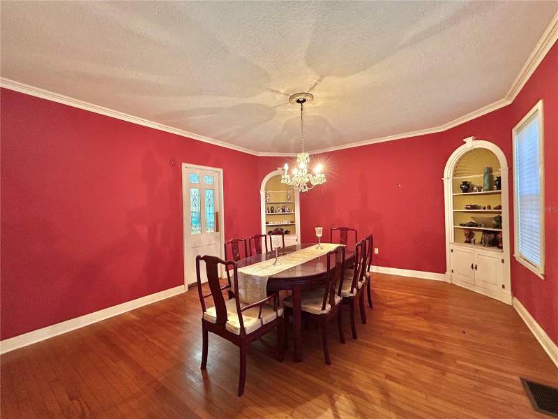 4 bedroom Single Family Residence at 1105 Herndon Street, C M Love'S Subdivision, Leesburg — photo 5