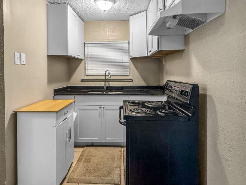 2 bedroom Single Family Residence at 8307 N Hillsborough Lane, Kathryn Park, Tampa — photo 4