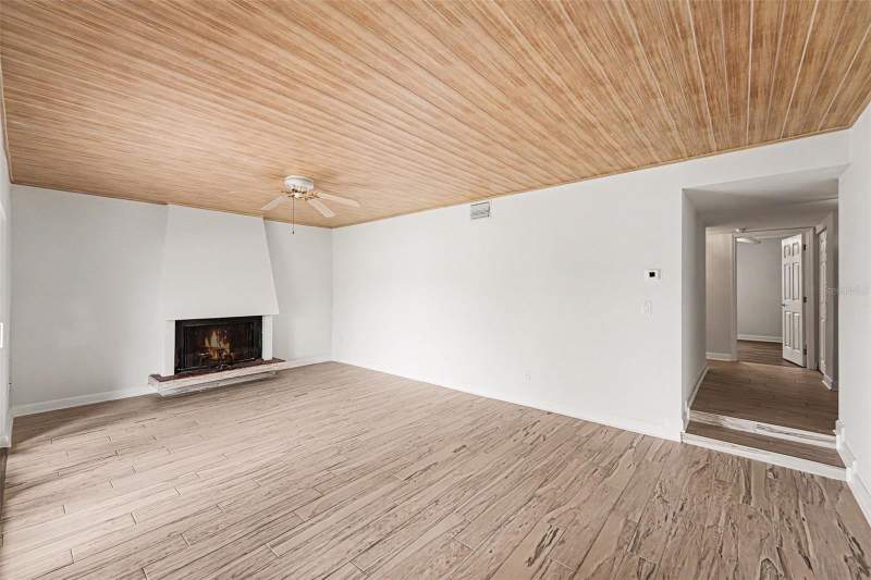 2 bedroom Condominium at 546 Plaza Seville Court #85, La Costa Brava Condo 1, Treasure Island — photo 3