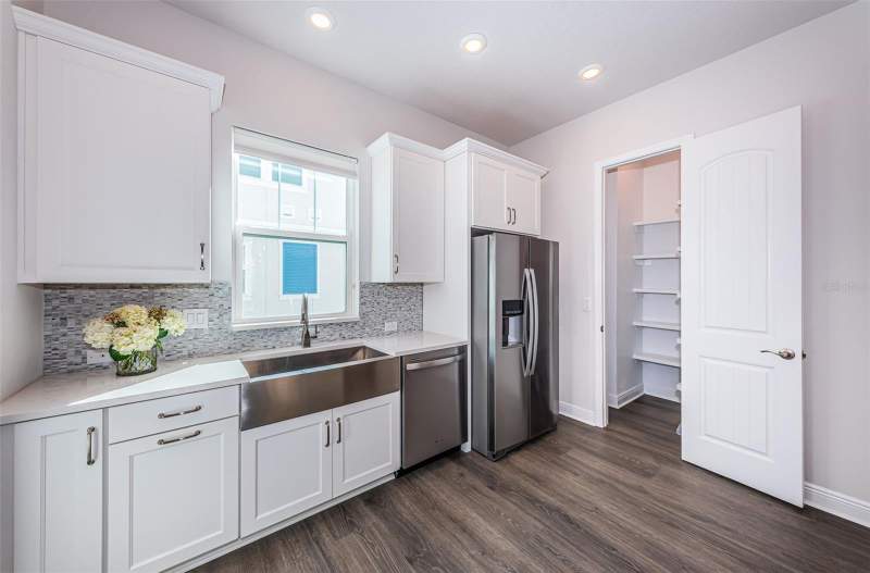 3 bedroom Townhouse at 815 BURLINGTON AVENUE, BURLINGTON TWNHMS REP, ST PETERSBURG — photo 4