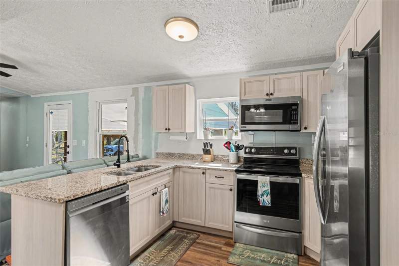 2 bedroom Manufactured Home at 24421 Trespass Trail, Holiday Haven Campsites, Astor — photo 4