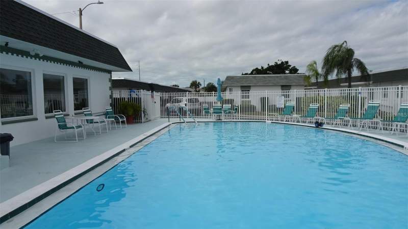 2 bedroom Villa at 7729 39th Terrace, Tyrone Villas, St Petersburg — photo 3