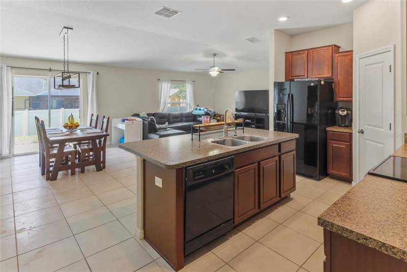 3 bedroom Single Family Residence at 135 Cascade Bend Drive, Riverbend West Ph 2, Ruskin — photo 2