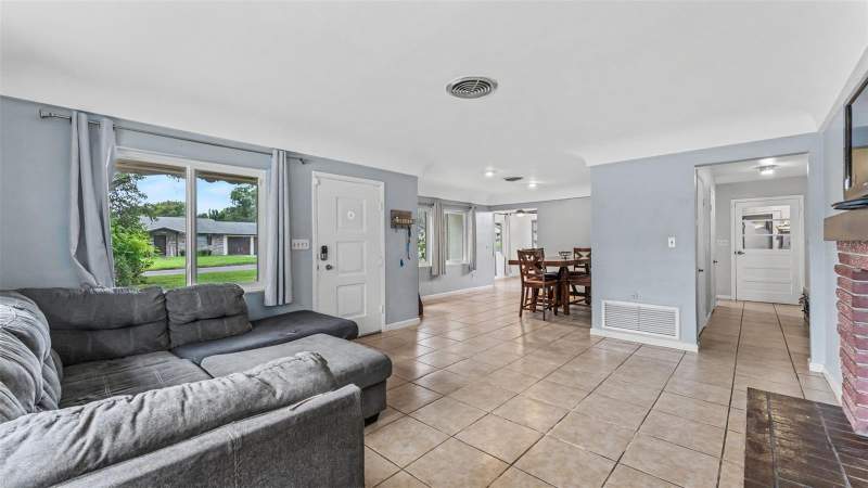 3 bedroom Single Family Residence at 1330 Auburn Street, Cloverdale Sub, Lakeland — photo 4