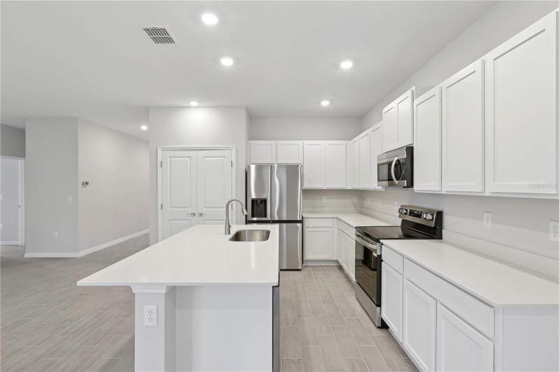 4 bedroom Single Family Residence at 17094 SW 20th Ct Road, Marion Oaks Unit 4, Ocala — photo 3