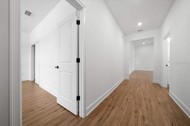 4 bedroom Single Family Residence at 15095 Snowy Owl Avenue, Royal Highlands, Weeki Wachee — photo 4