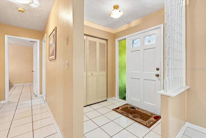 2 bedroom Single Family Residence at 7222 Holiday Drive, Spring Hill, Spring Hill — photo 4