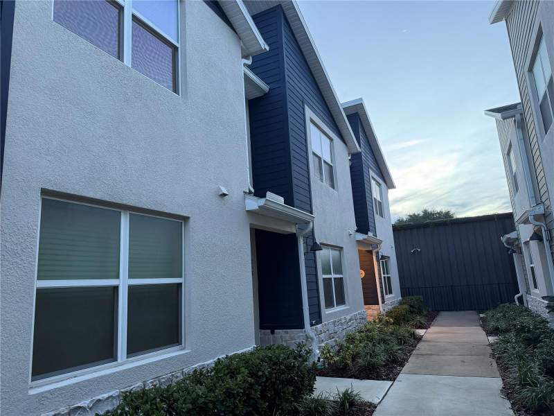 3 bedroom Townhouse at 258 Capulet Cove, Monterey North, Longwood — photo 2