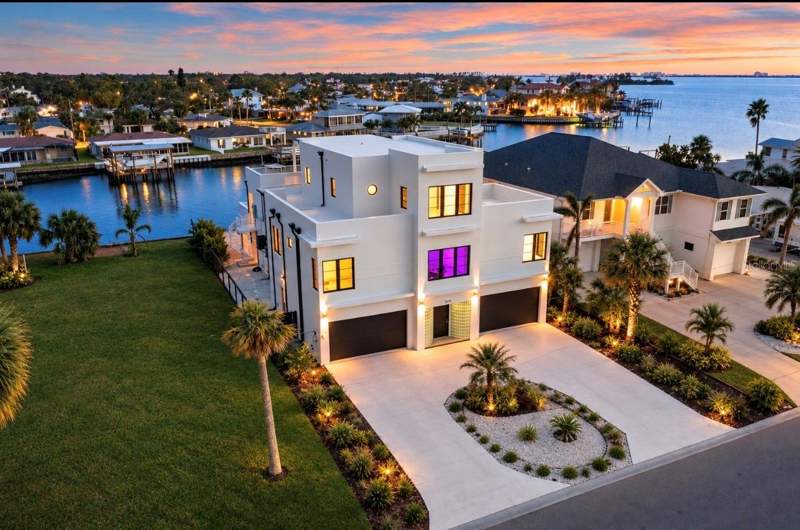 521 BAYWOOD DRIVE home for sale in Baywood Shores Homes for Sale: 1 Listing, Median $1.32M