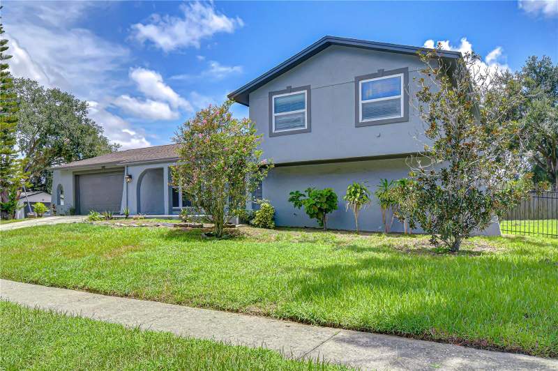 4 bedroom Single Family Residence at 4723 Southbreeze Drive, Northdale Sec C Unit 2, Tampa — photo 2