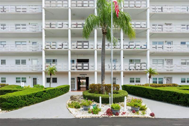 2 bedroom Condominium at 5501 80th Street #402, Five Towns Of St Pete, St Petersburg — photo 2