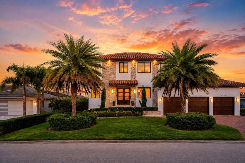5 bedroom Single Family Residence at 2060 Illinois Avenue, Venetian Isles, St Petersburg — photo 2