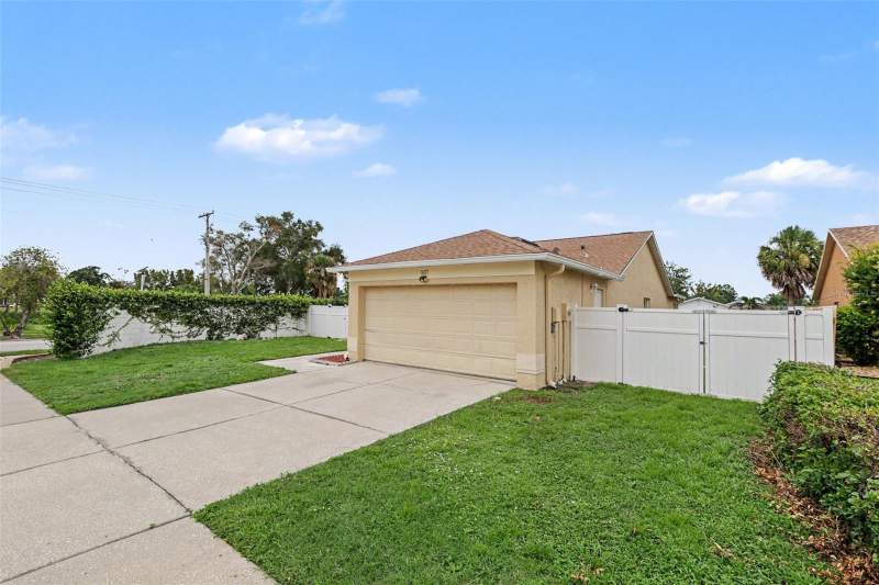 3 bedroom Single Family Residence at 1607 Widelake Court, Heather Lakes Unit Xxx1V, Brandon — photo 2