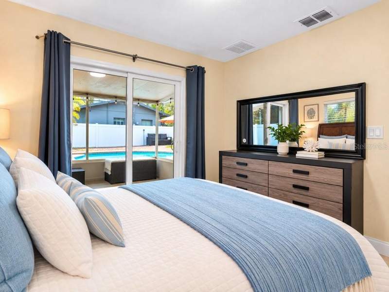3 bedroom Single Family Residence at 2429 Park Street, Jungle Terrace Sec A, St Petersburg — photo 5