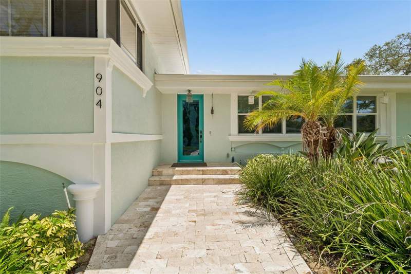 4 bedroom Single Family Residence at 904 Bayshore Drive, Fergusons Cedar Bluffs, Tarpon Springs — photo 2