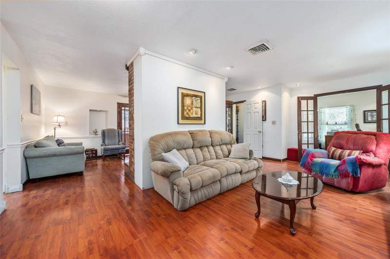 4 bedroom Single Family Residence at 1008 S Mildred Avenue, Parsons Add To Brooksville, Brooksville — photo 3