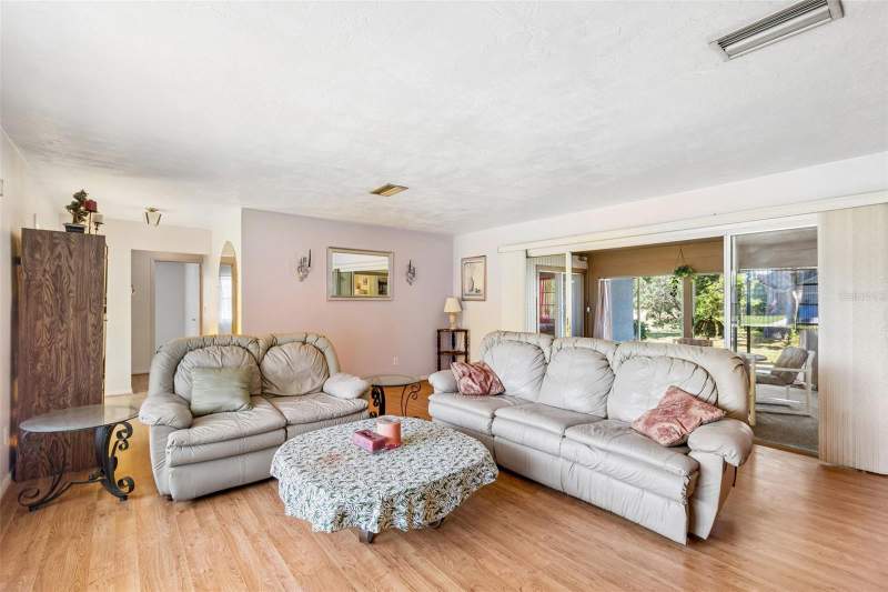 4 bedroom Single Family Residence at 2059 Waterfall Drive, Spring Hill, Spring Hill — photo 5