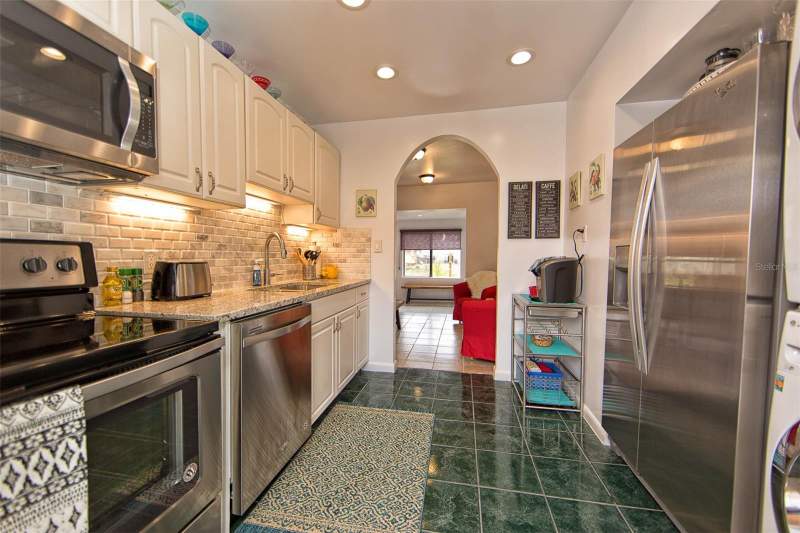 2 bedroom Single Family Residence at 839 3rd Street, West Green Spgs, Safety Harbor — photo 3